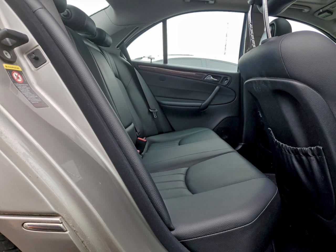 Mercedes-Benz C-Class 320 4matic Image 9