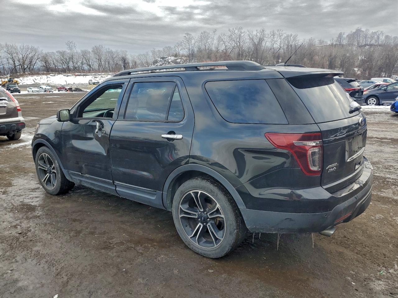 Ford Explorer Sport Image 4