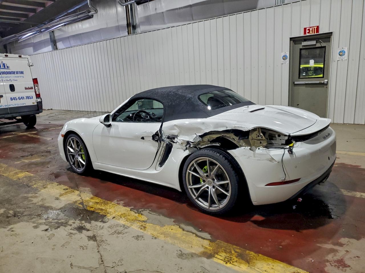 Porsche Boxster Base Image 3