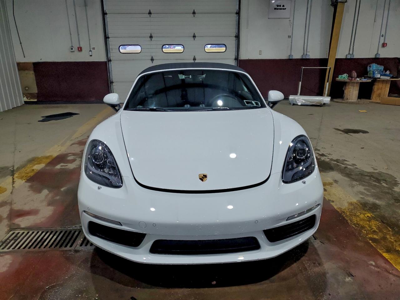 Porsche Boxster Base Image 5