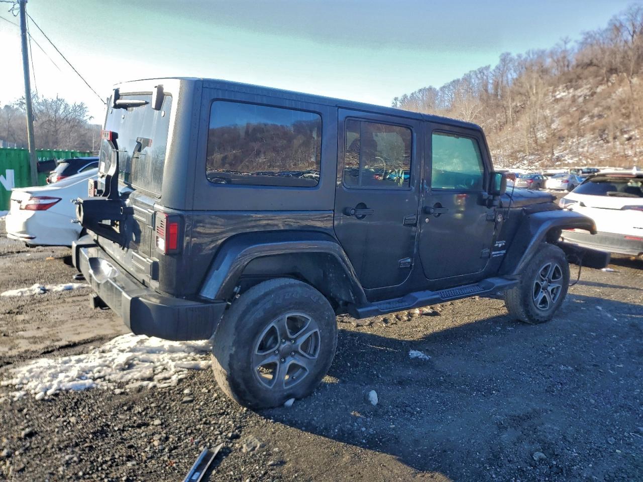 Jeep Wrangler Sahara Image 4