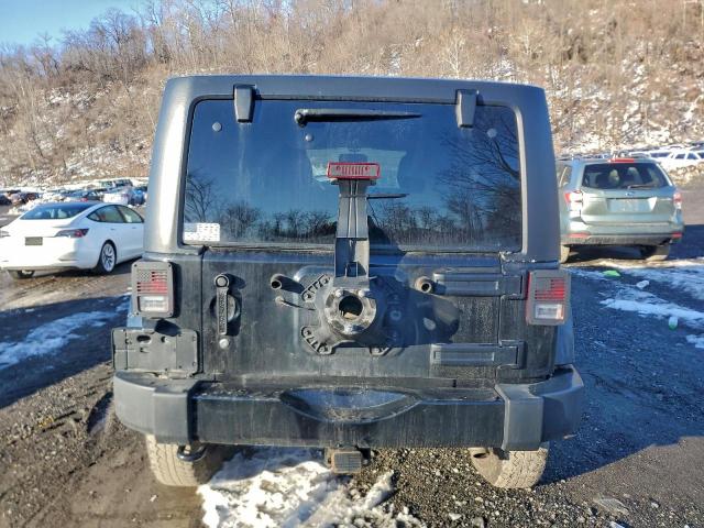 Jeep Wrangler Sahara Image 8