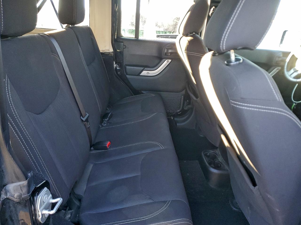 Jeep Wrangler Sahara Image 9