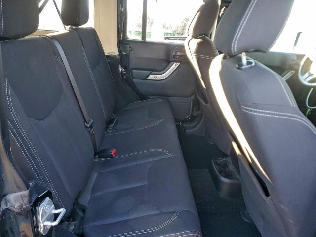 Jeep Wrangler Sahara Image 9