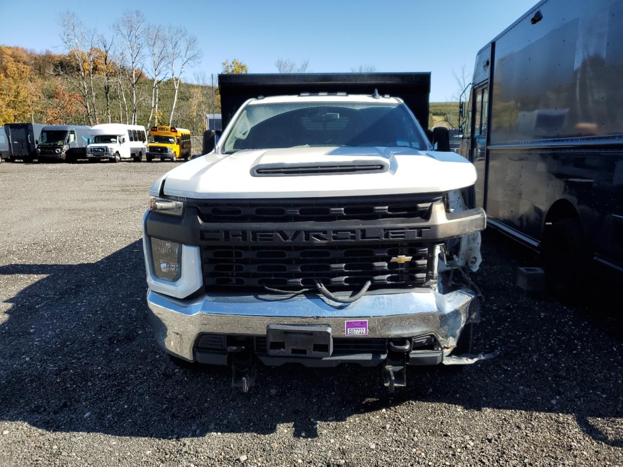 Chevrolet Silverado K3500 Image 6