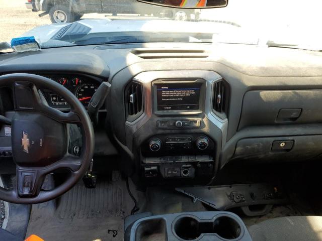 Chevrolet Silverado K3500 Image 4