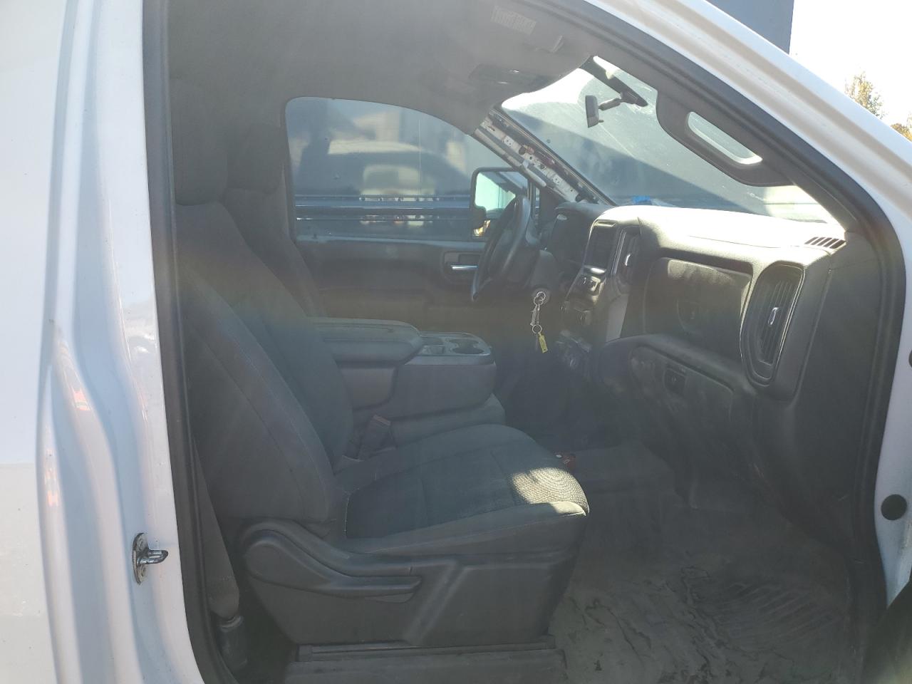 Chevrolet Silverado K3500 Image 8