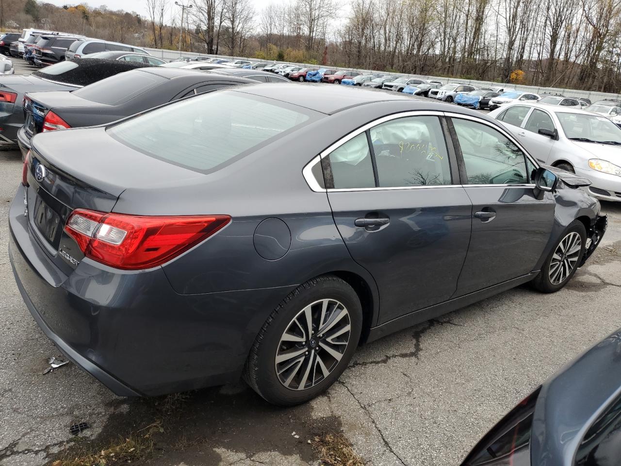 Subaru Legacy 2.5i Image 11