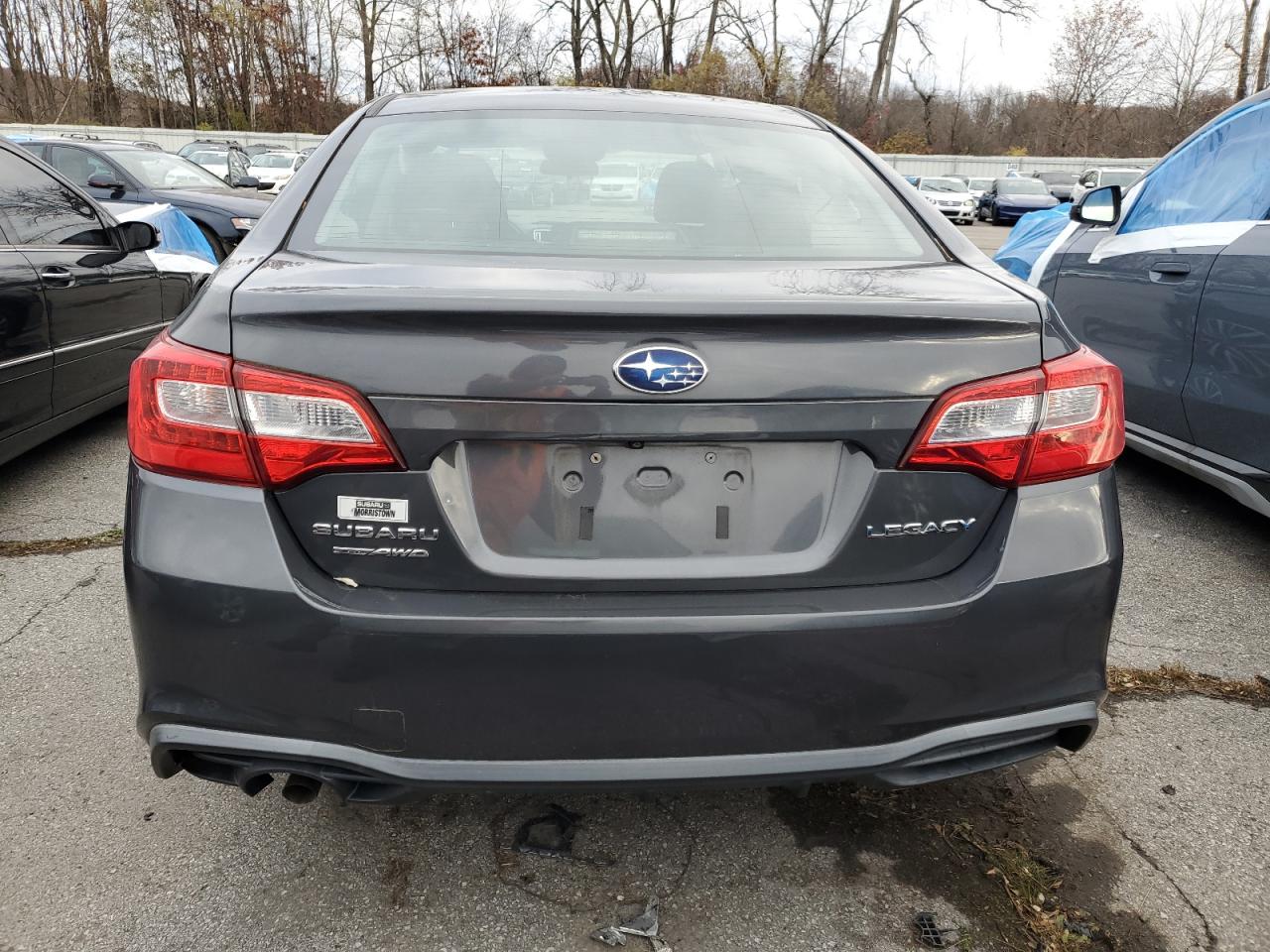 Subaru Legacy 2.5i Image 9