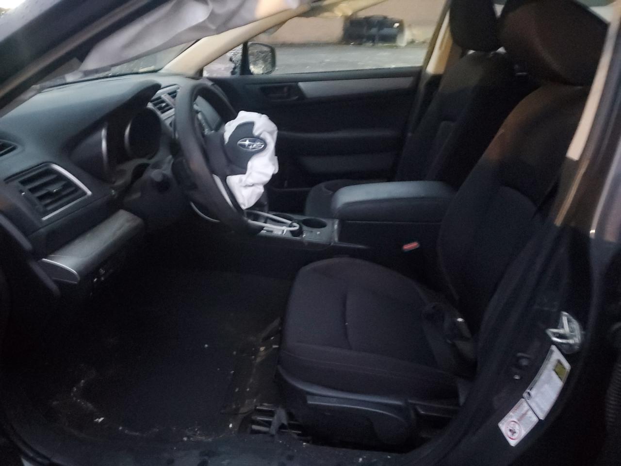 Subaru Legacy 2.5i Image 12