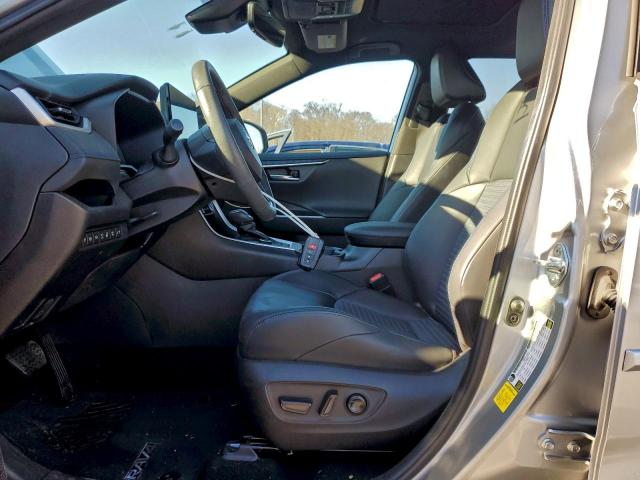 Toyota RAV4 Xse Image 8