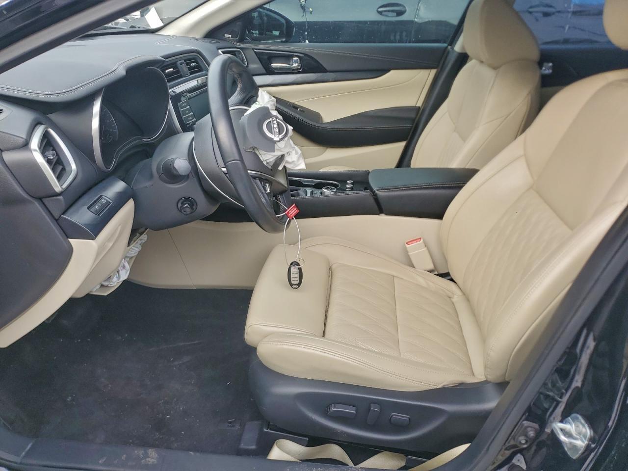 Nissan Maxima Platinum Image 3