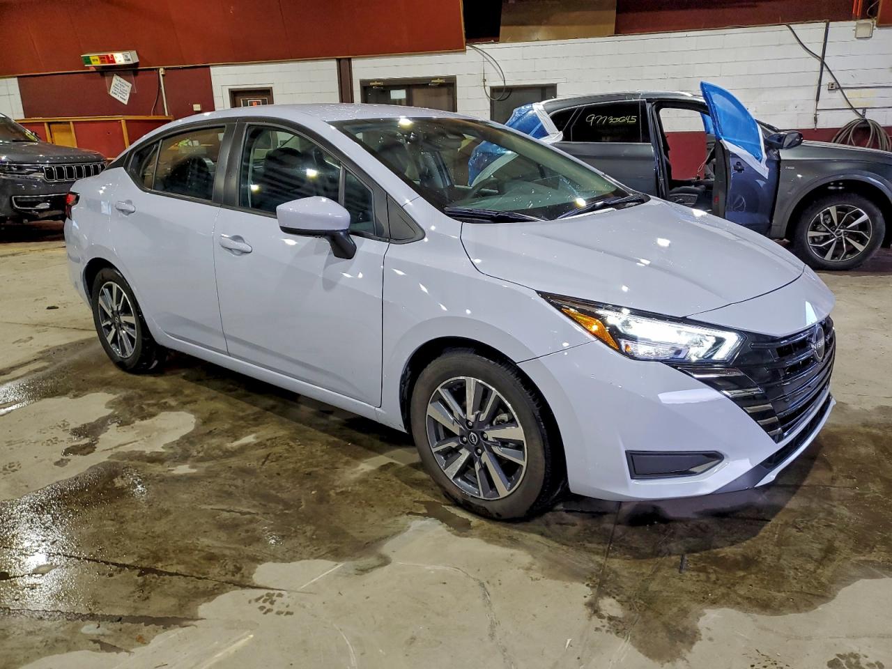 Nissan Versa Sv Image 2