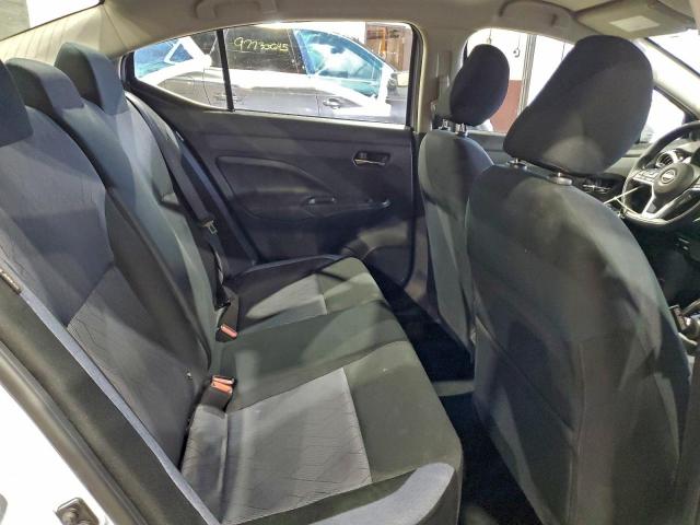 Nissan Versa Sv Image 8