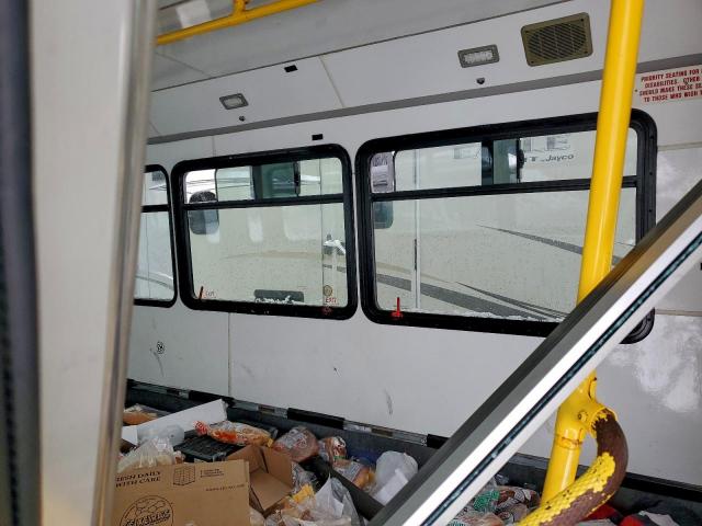 Ford Econoline E450 Super Duty Cutaway Van Image 2