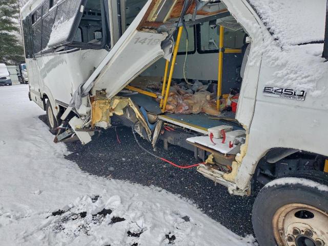 Ford Econoline E450 Super Duty Cutaway Van Image 9